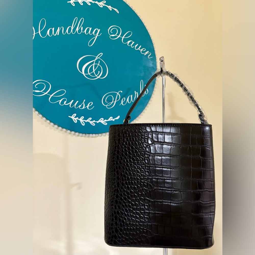 Elegant Vegan Leather Black Crocodile-Embossed Tote Bag